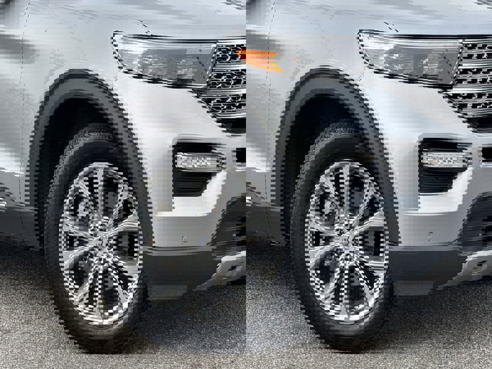 Used 2024 Ford Explorer Limited image 13