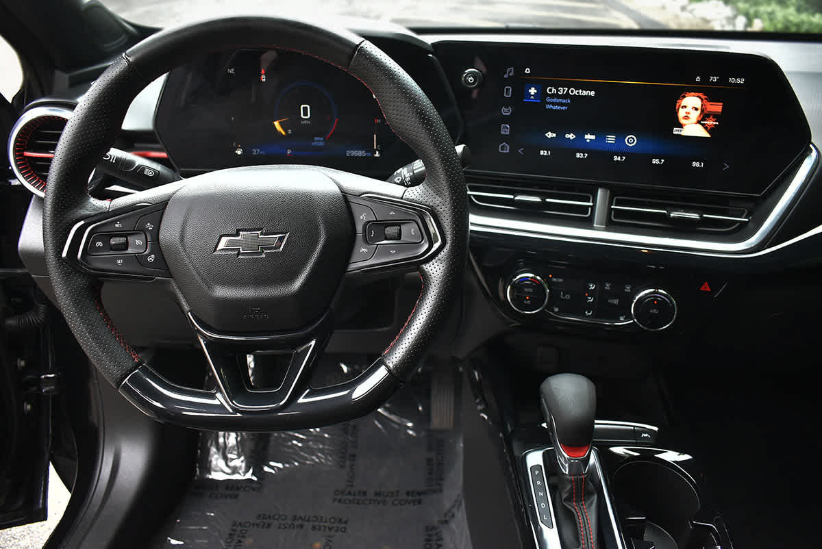 Used 2024 Chevrolet Trax RS w/ Sunroof Package FWD image 14