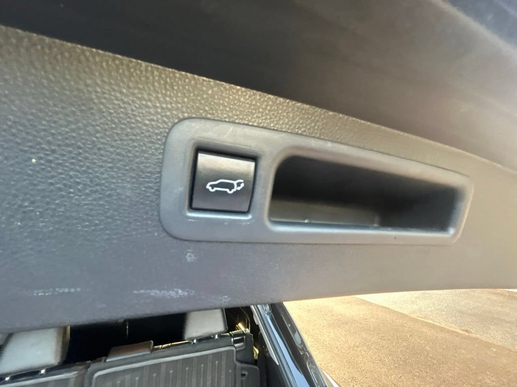 Used 2022 Toyota Highlander XLE AWD/4WD image 25