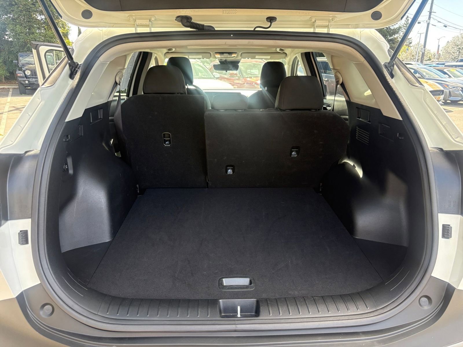 Used 2025 Kia Sportage LX image 29