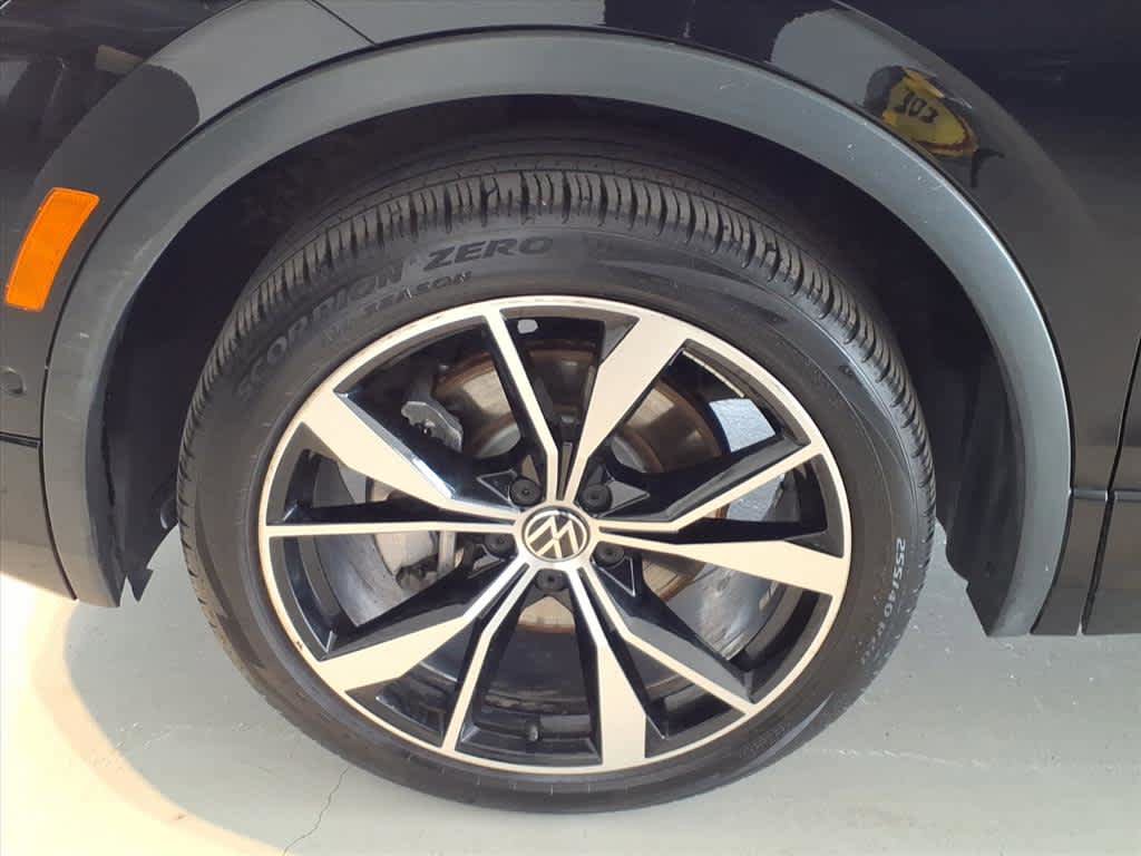Used 2022 Volkswagen Tiguan SEL R-Line AWD/4WD image 8