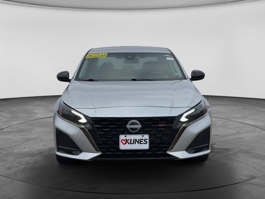Used 2024 Nissan Altima 2.5 SR FWD image 2