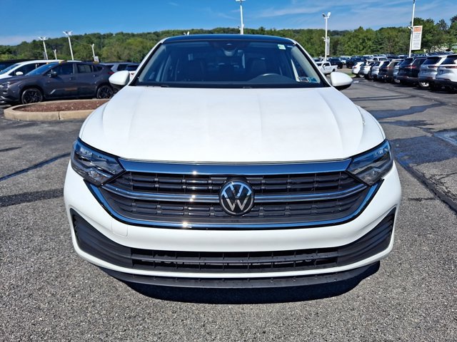 Used 2023 Volkswagen Jetta SE w/ Panoramic Sunroof Package FWD image 2