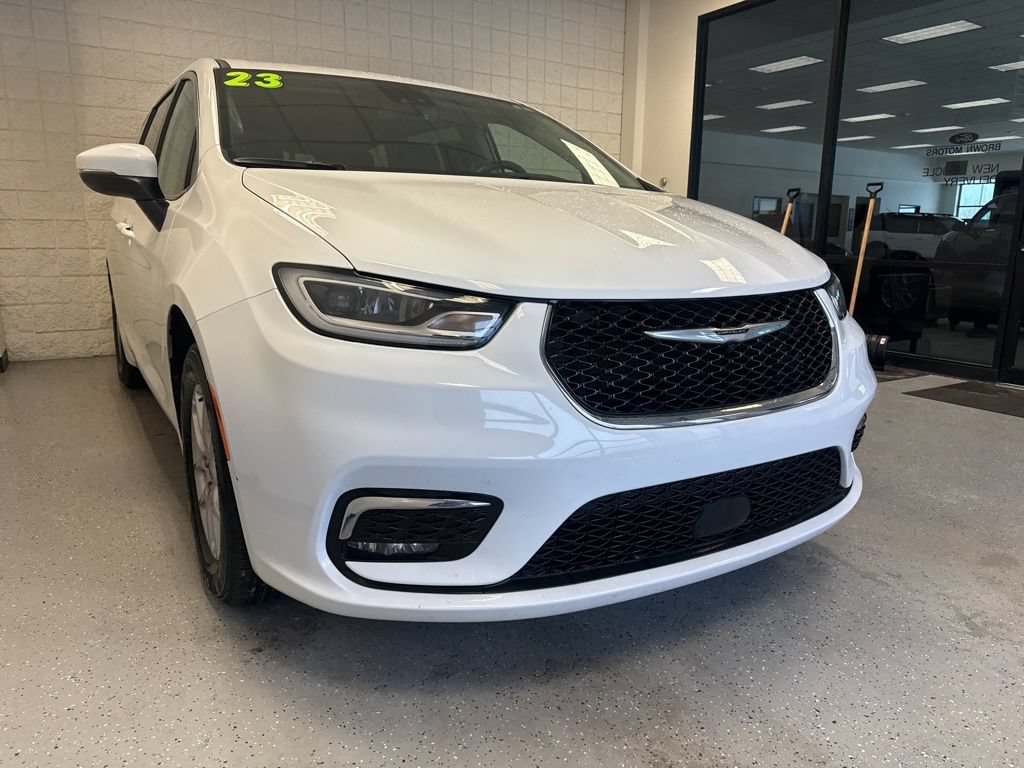 Used 2023 Chrysler Pacifica Touring-L FWD image 36