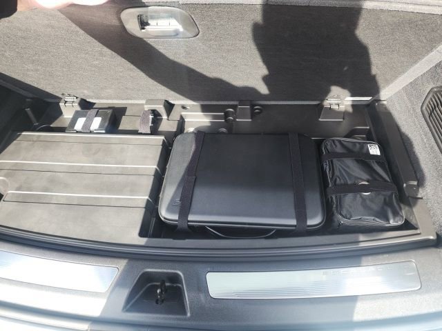 Used 2025 Cadillac Escalade IQ Sport 2 w/ LPO, ONYX Package image 19