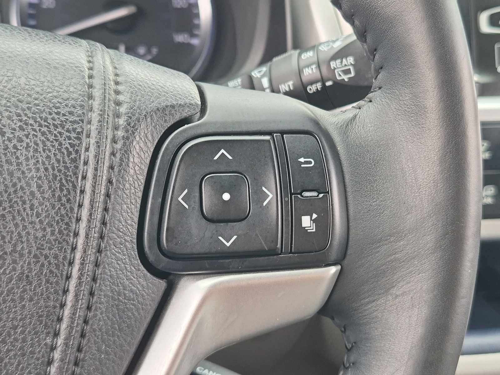 Used 2015 Toyota Highlander Limited AWD/4WD image 25