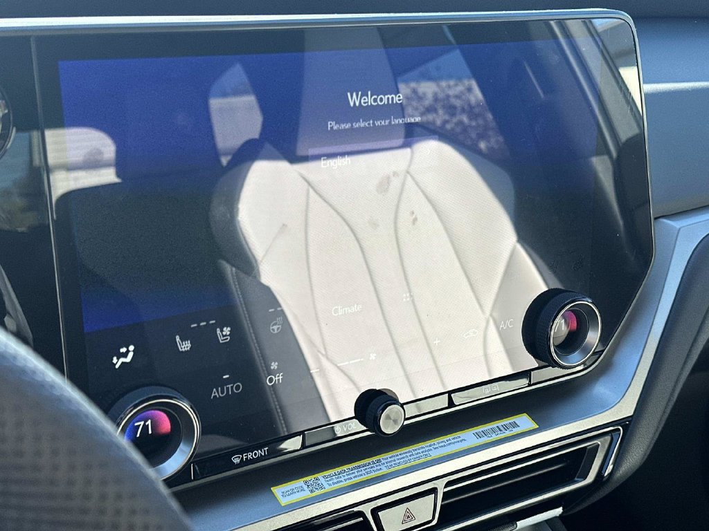New 2026 Lexus TX 500h AWD image 22