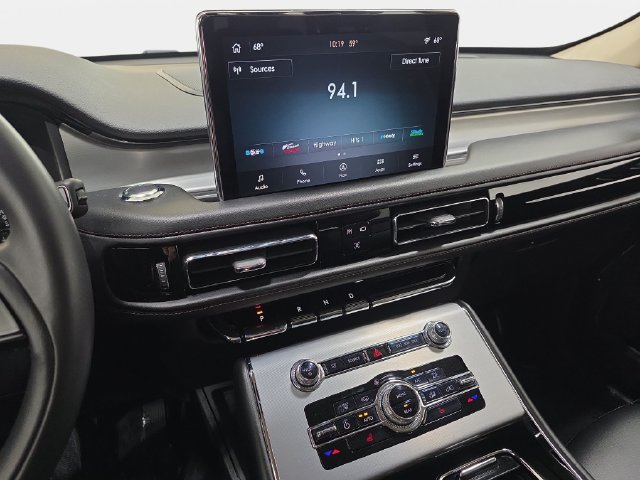 Certified 2023 Lincoln Aviator AWD image 17