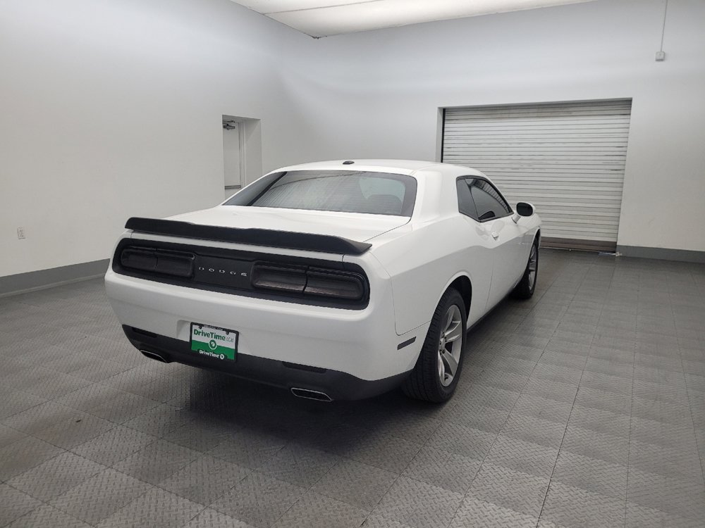 Used 2016 Dodge Challenger SXT RWD image 9