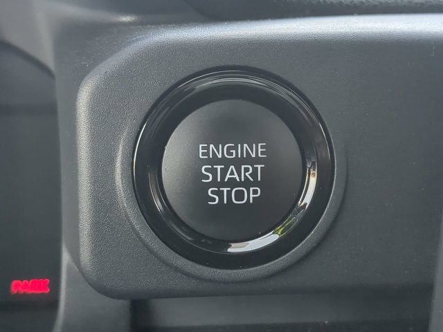 Certified 2025 Toyota Tacoma SR5 AWD/4WD image 32