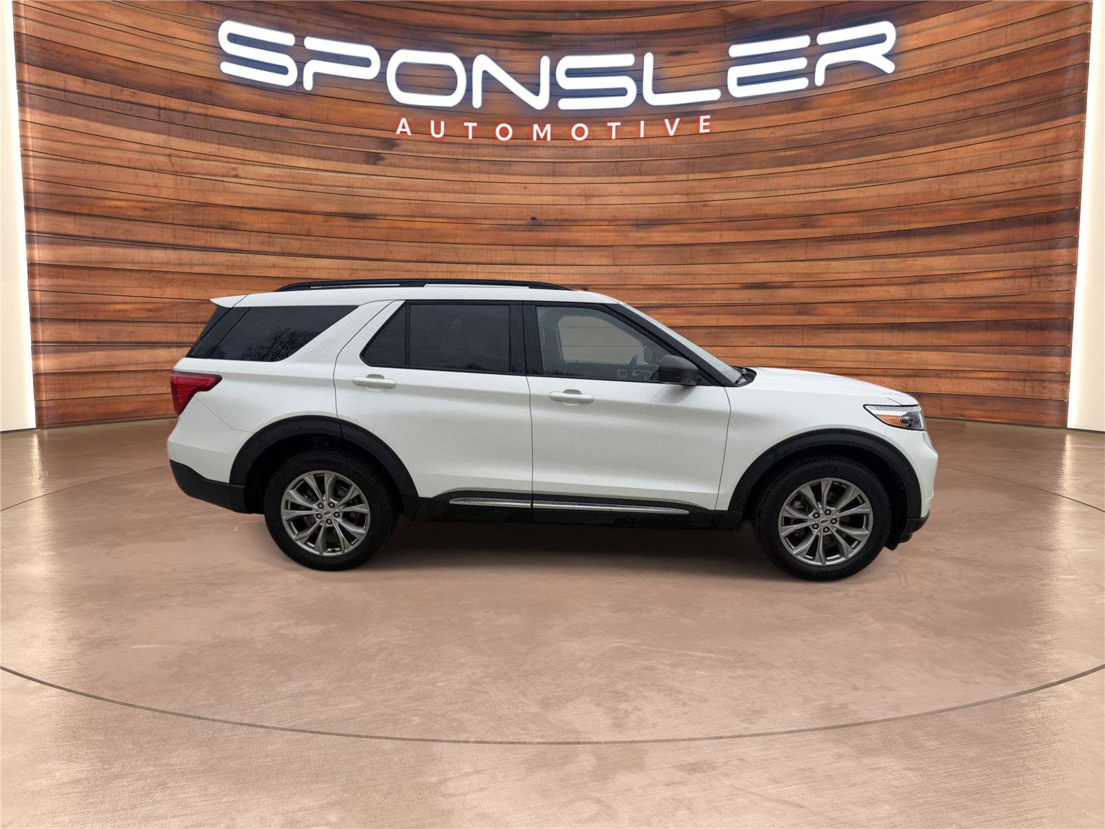 Used 2024 Ford Explorer XLT w/ Equipment Group 202A image 7