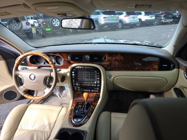Used 2007 Jaguar XJ8 image 46
