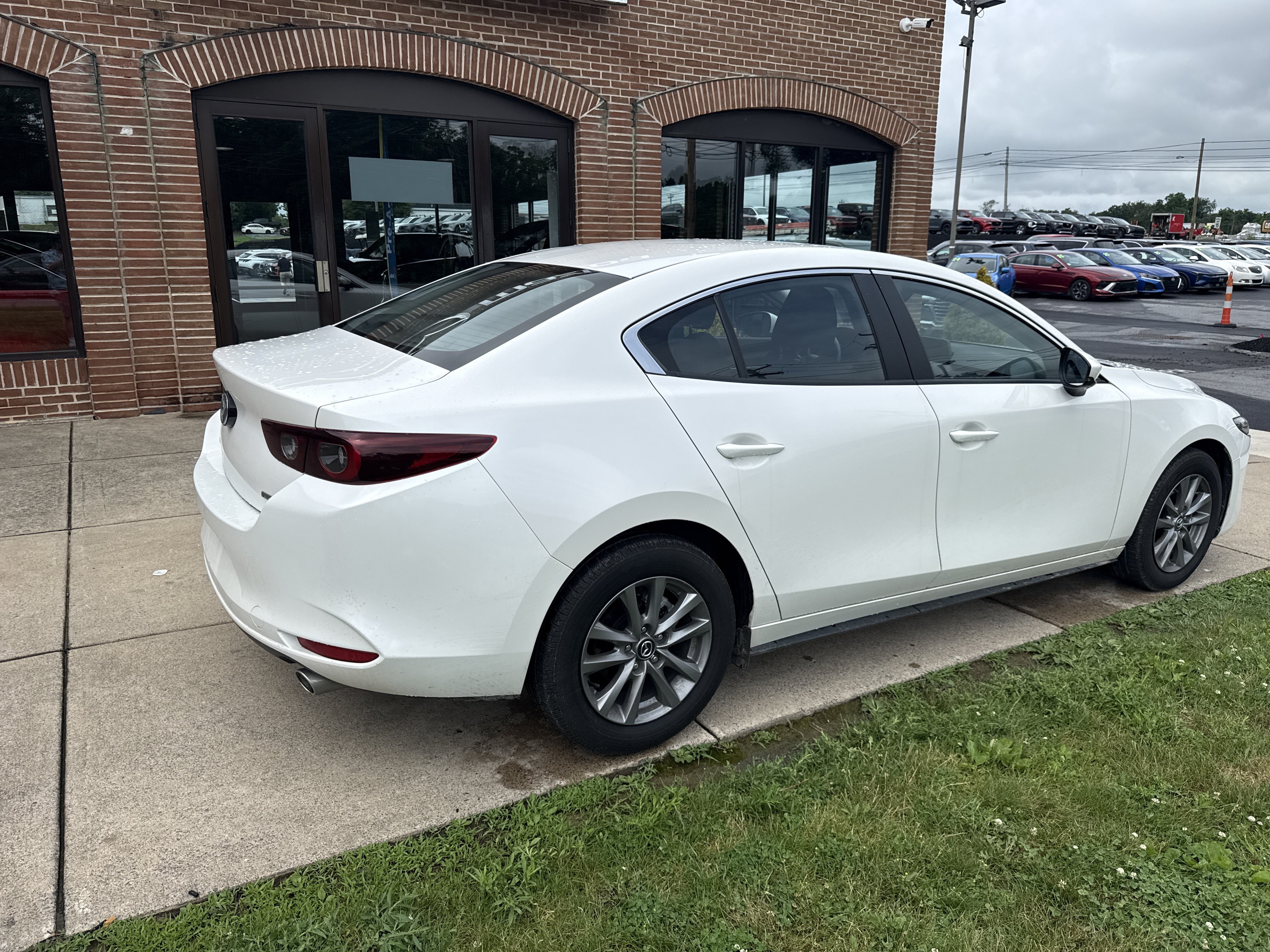 Used 2025 MAZDA MAZDA3 s FWD video 3