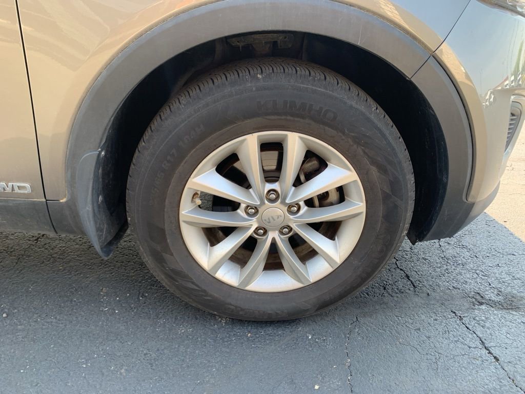 Used 2016 Kia Sorento LX AWD/4WD image 16