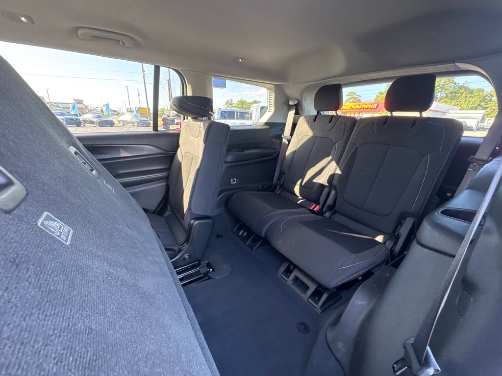 Used 2023 Jeep Grand Cherokee L Laredo image 12