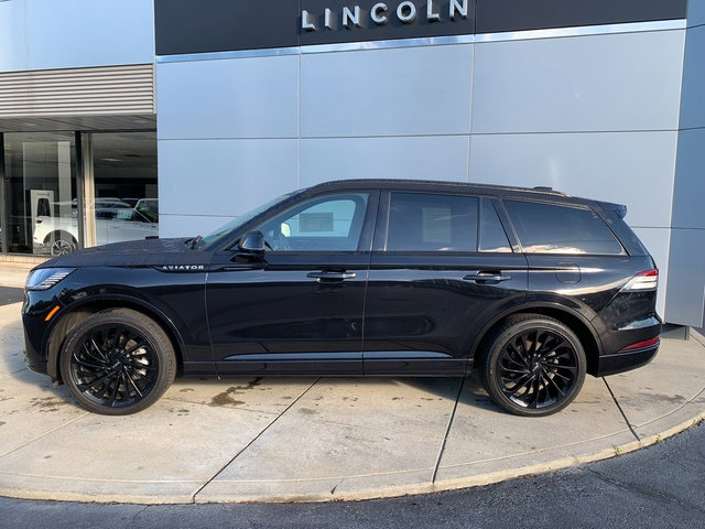 Certified 2025 Lincoln Aviator Reserve w/ Luxury Package AWD/4WD image 2