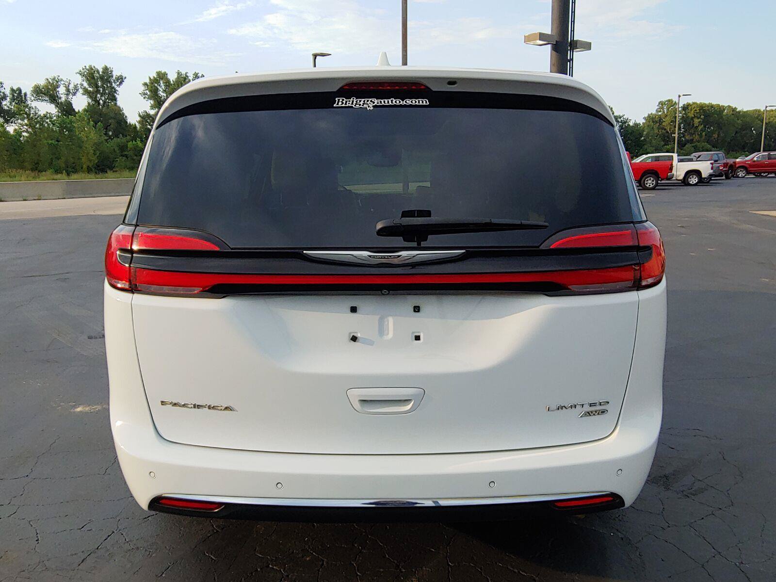 Used 2021 Chrysler Pacifica Limited w/ Premium & Safety Sphere Group AWD/4WD image 7