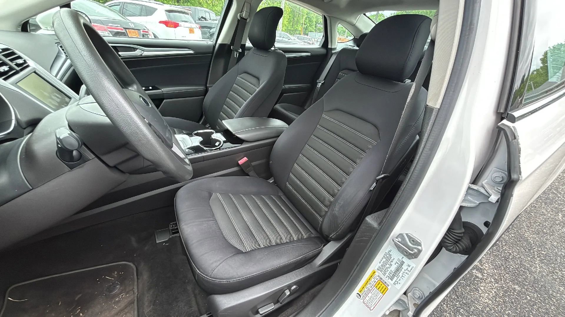 Used 2014 Ford Fusion SE FWD image 9