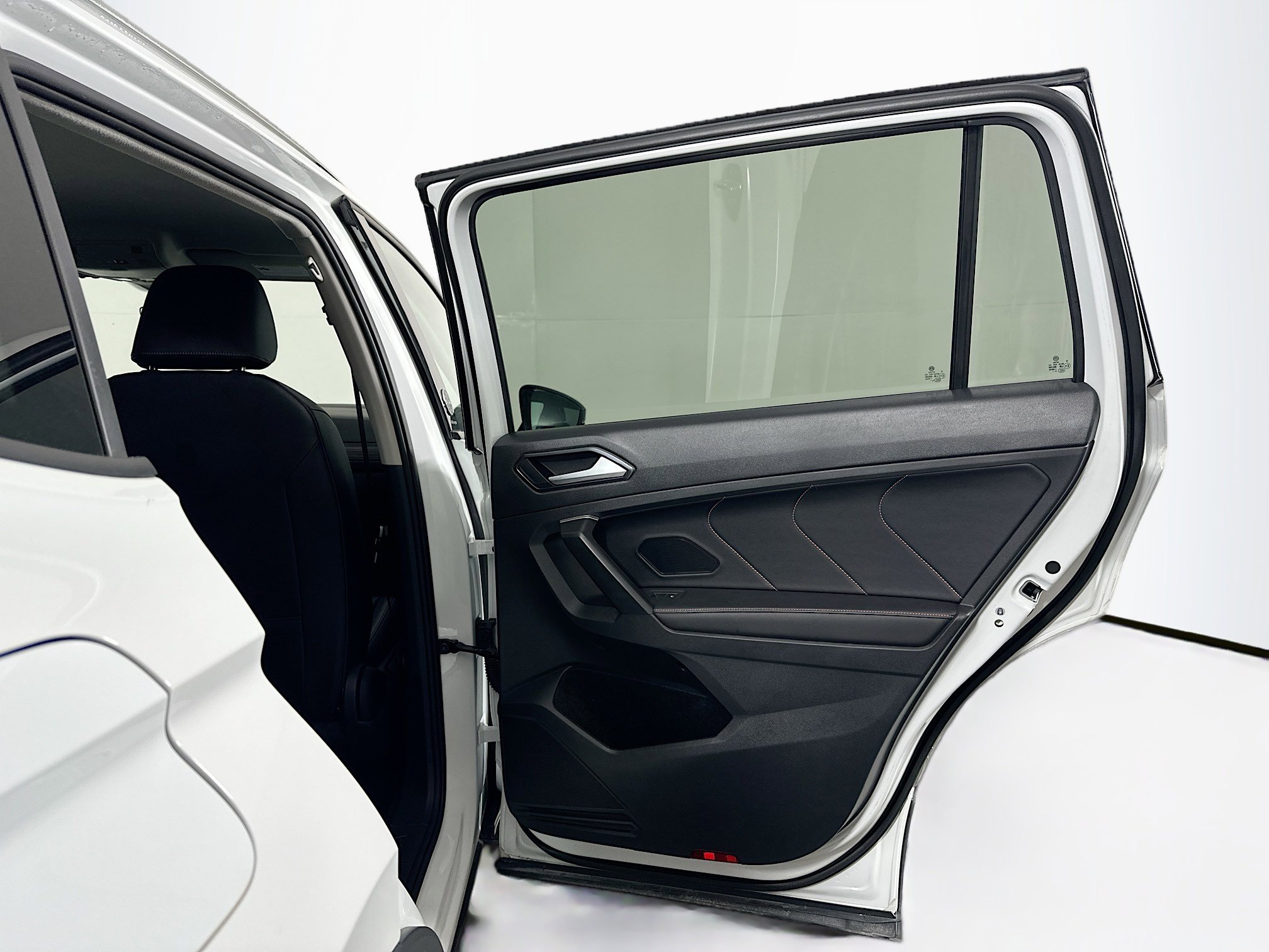 Used 2024 Volkswagen Tiguan Wolfsburg Edition image 30