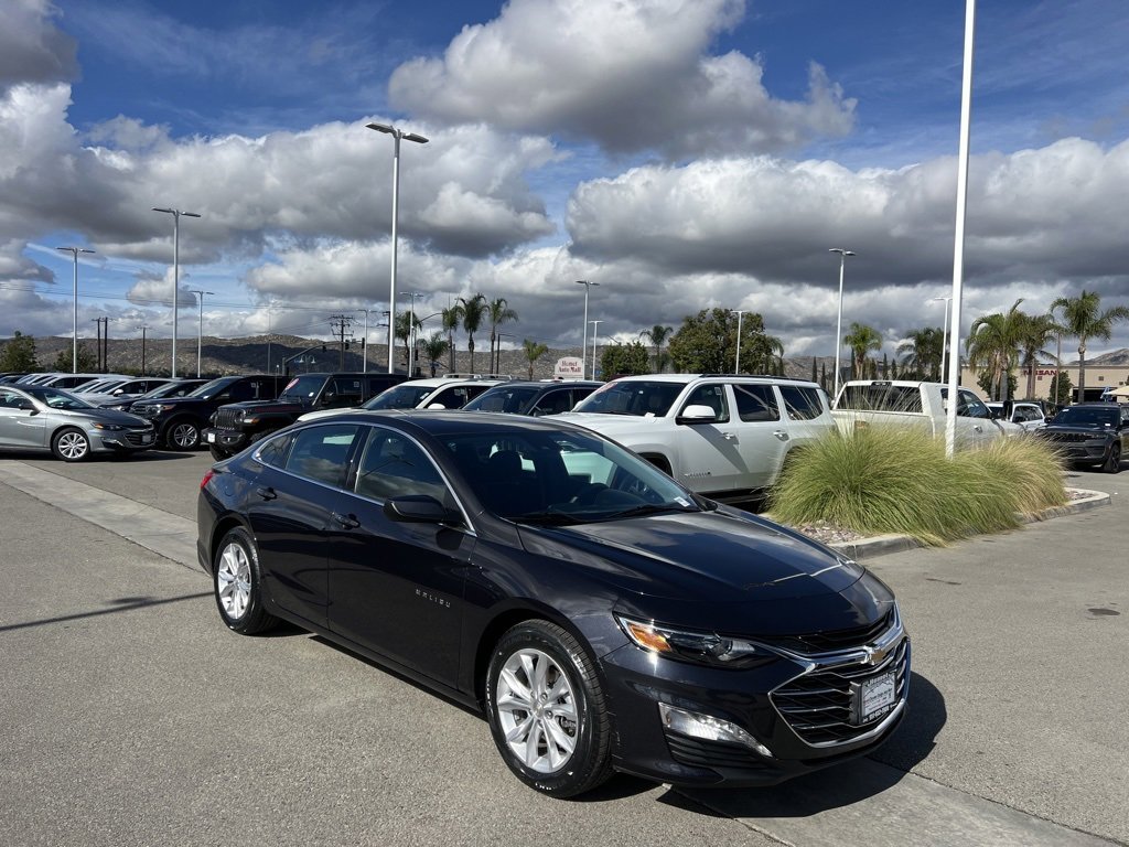 Used 2023 Chevrolet Malibu LT image 2