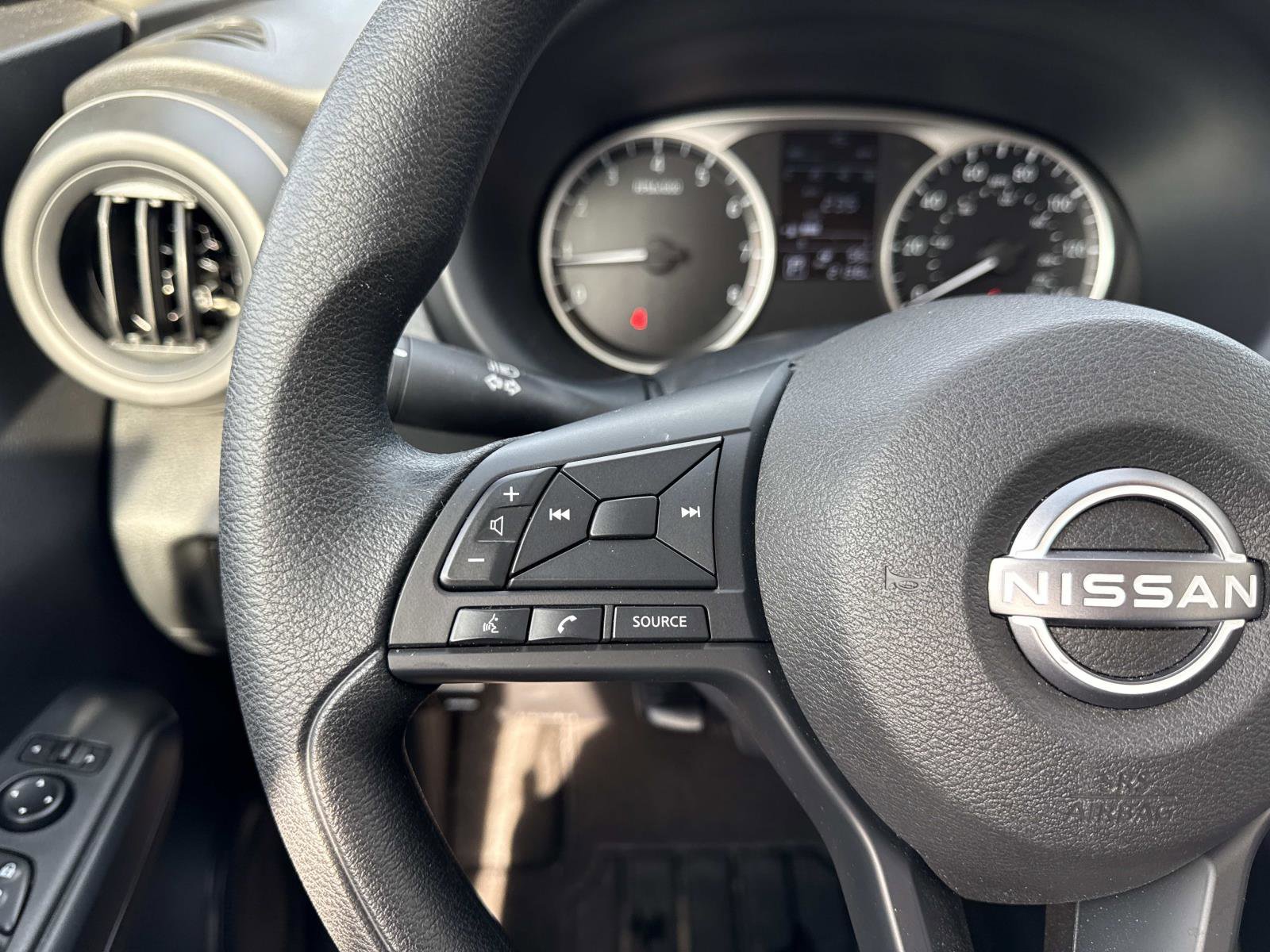 Used 2024 Nissan Kicks S image 15