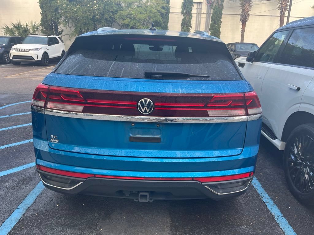 Used 2024 Volkswagen Atlas Cross Sport SE w/ Panoramic Sunroof Package FWD image 6