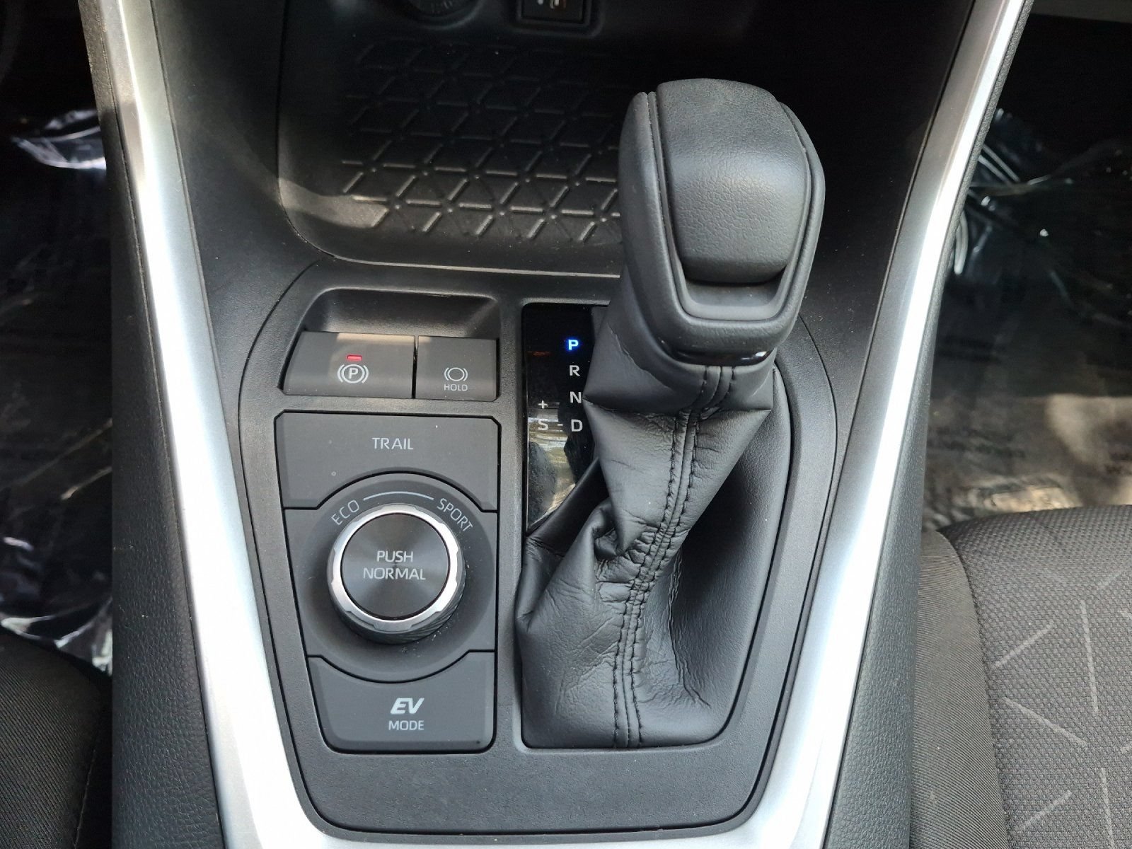 Used 2025 Toyota RAV4 XLE AWD/4WD image 19