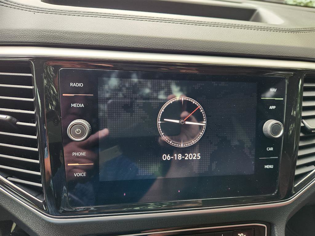 Certified 2022 Volkswagen Atlas Cross Sport SEL Premium R-Line image 40