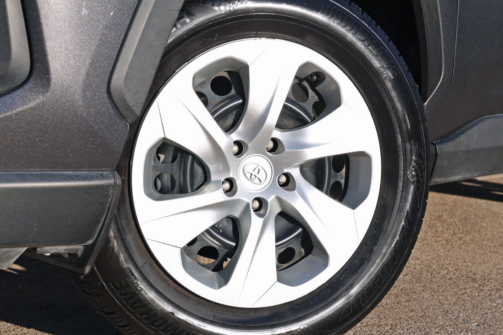 Used 2022 Toyota RAV4 LE image 12