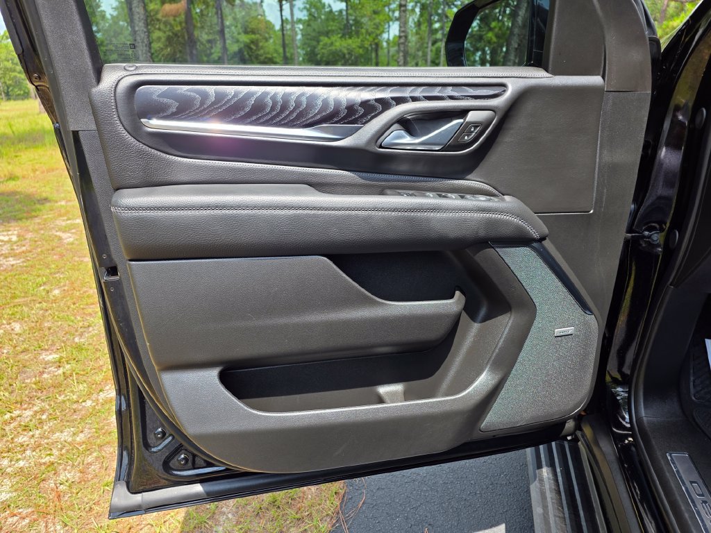 Used 2024 GMC Yukon XL Denali w/ Denali Reserve Package AWD/4WD image 12