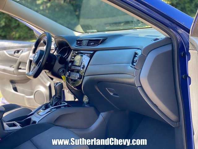 Used 2017 Nissan Rogue S AWD/4WD image 16