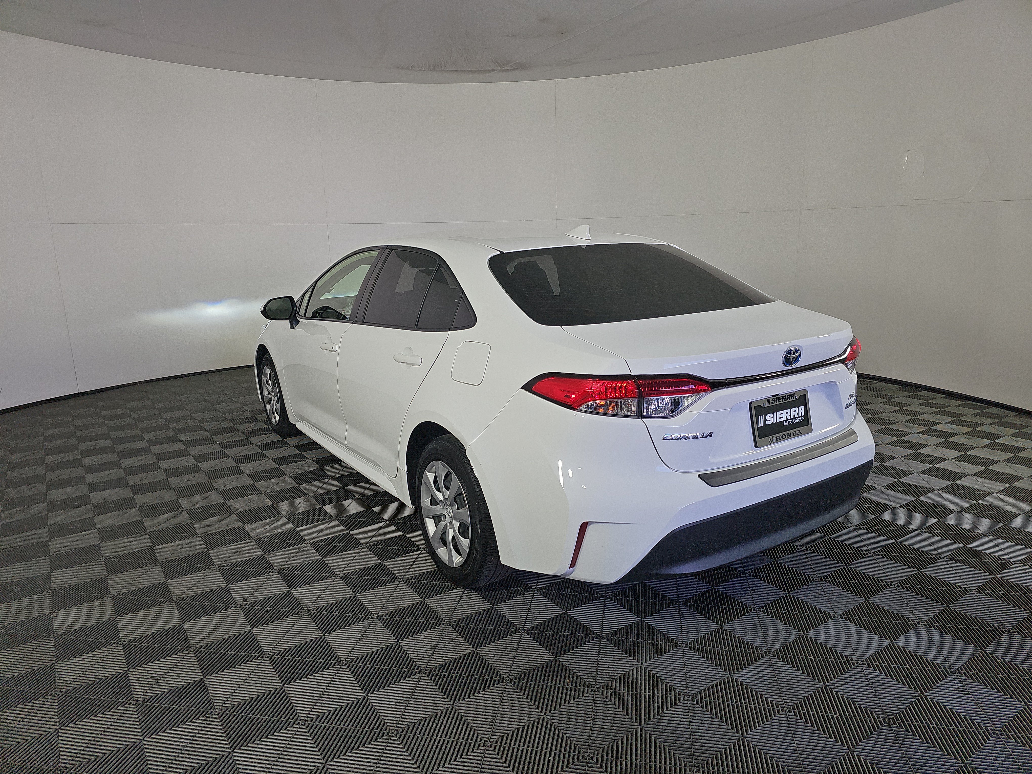 Used 2023 Toyota Corolla LE FWD image 6