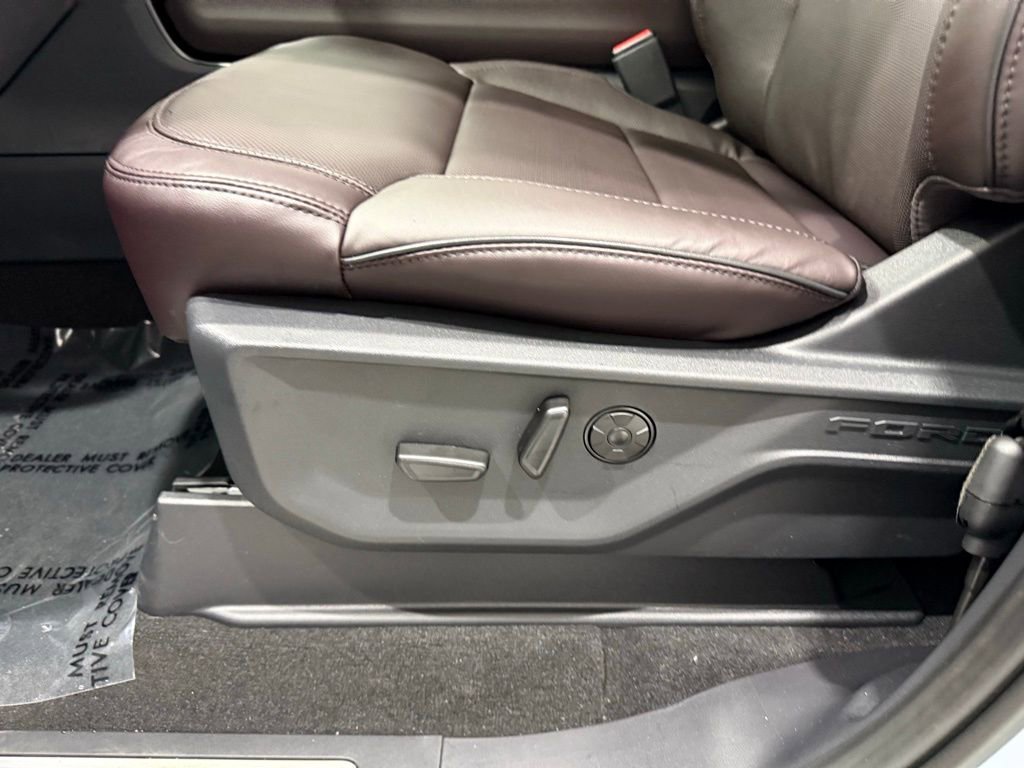 New 2025 Ford Expedition Platinum w/ Platinum Ultimate Package image 18