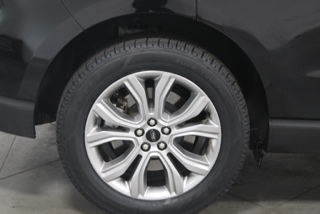 Used 2024 Ford Edge Titanium AWD/4WD image 13