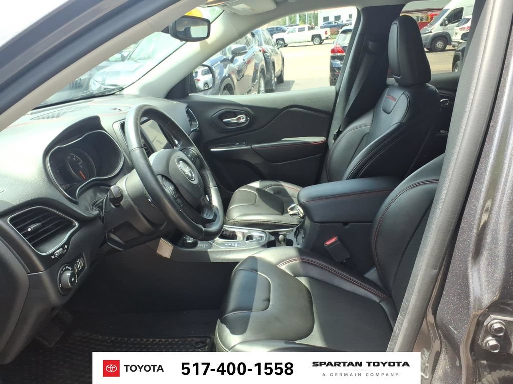 Used 2019 Jeep Cherokee Trailhawk w/ Cold Weather Group AWD/4WD image 13