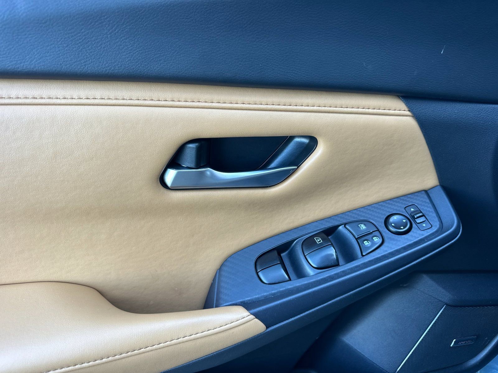 Used 2024 Nissan Sentra SV w/ SV Premium Package image 10