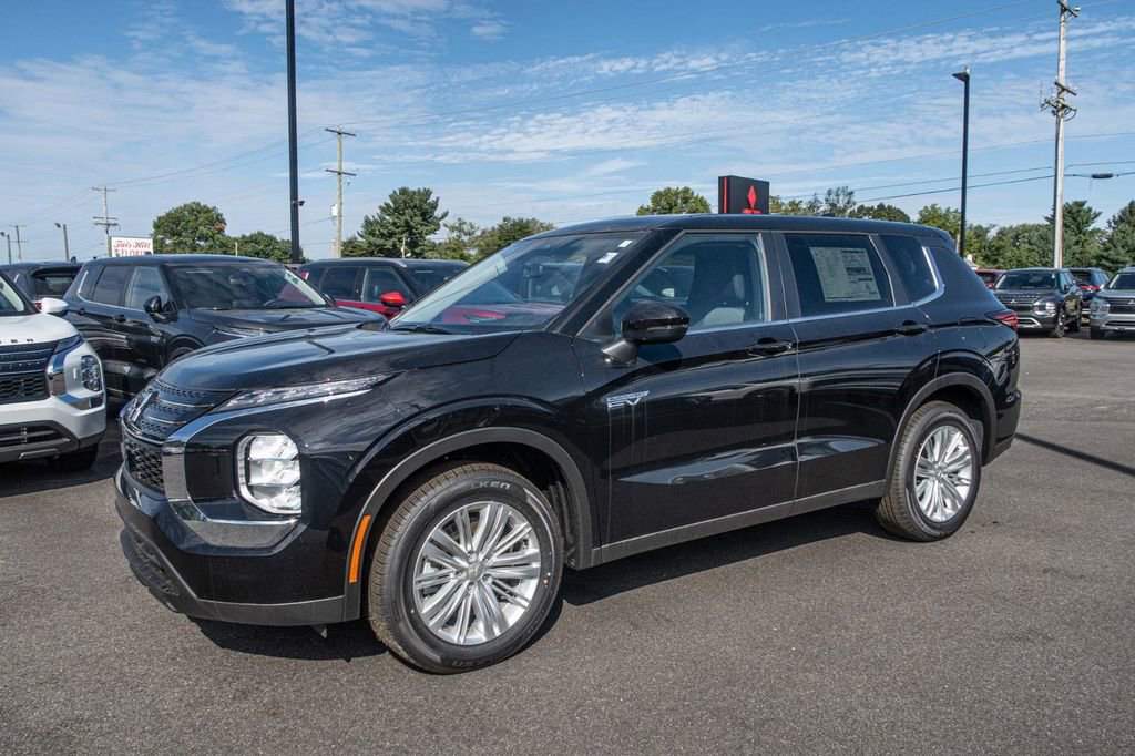 New 2024 Mitsubishi Outlander ES image 1