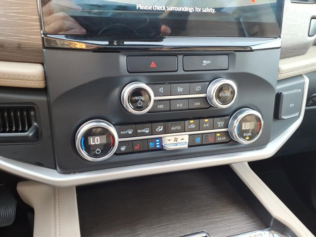 Used 2023 Ford Expedition Limited image 26