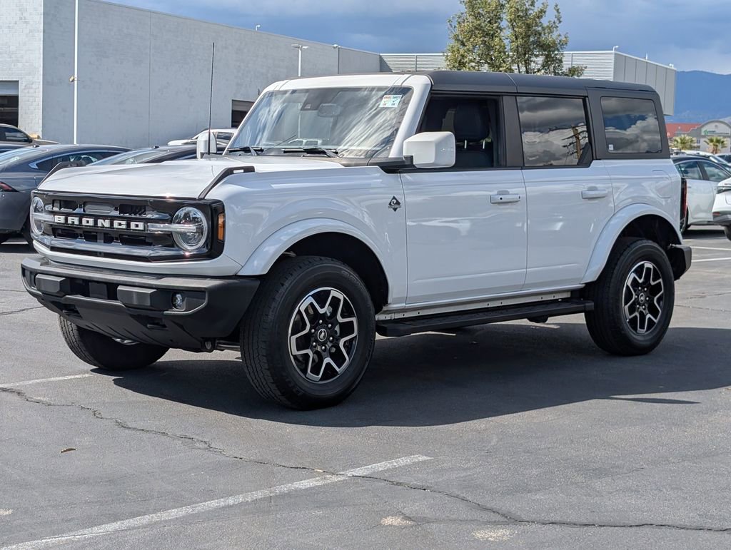 Used 2023 Ford Bronco Outer Banks image 2