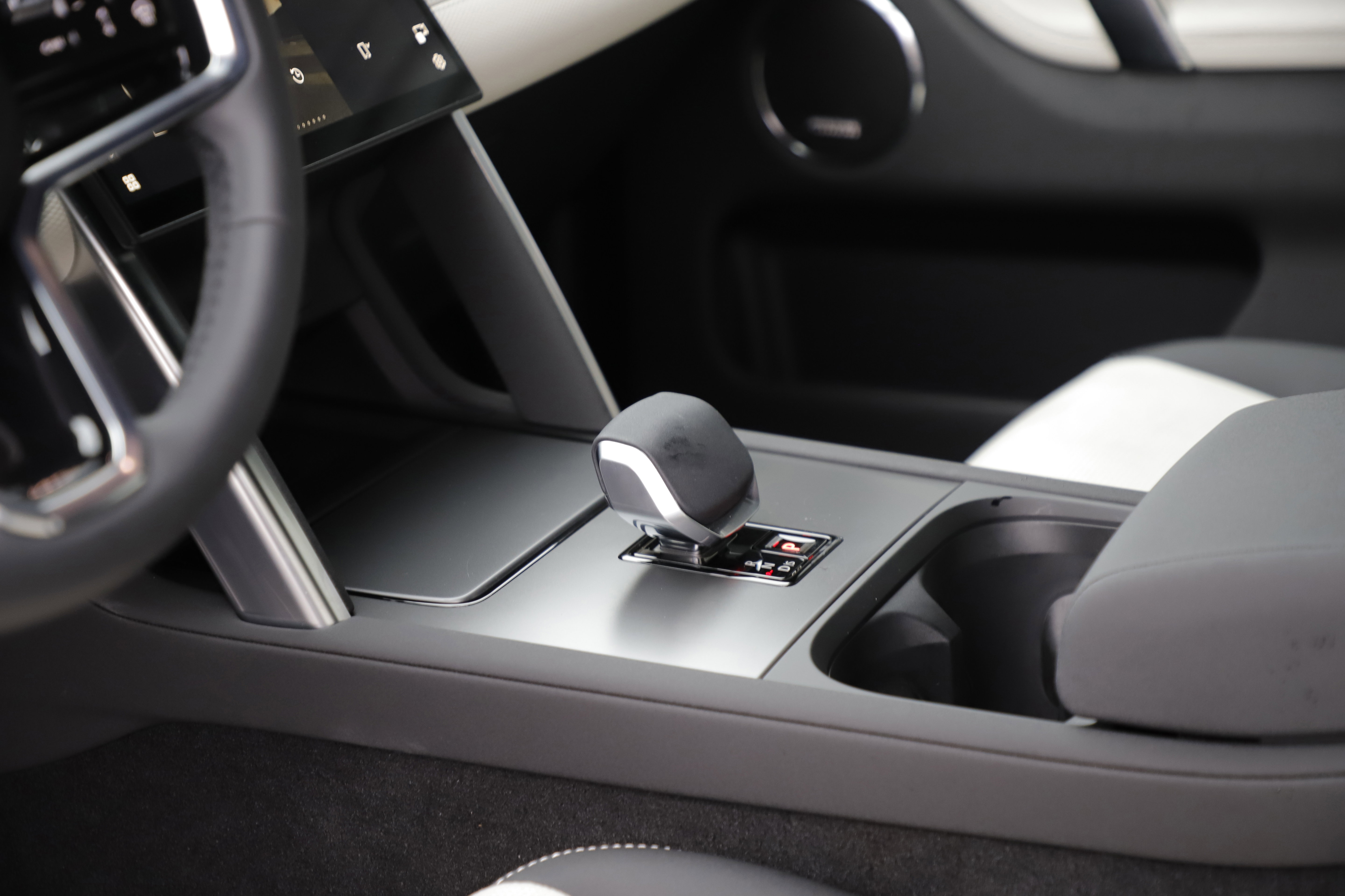 Certified 2025 Land Rover Discovery Sport Dynamic SE image 21