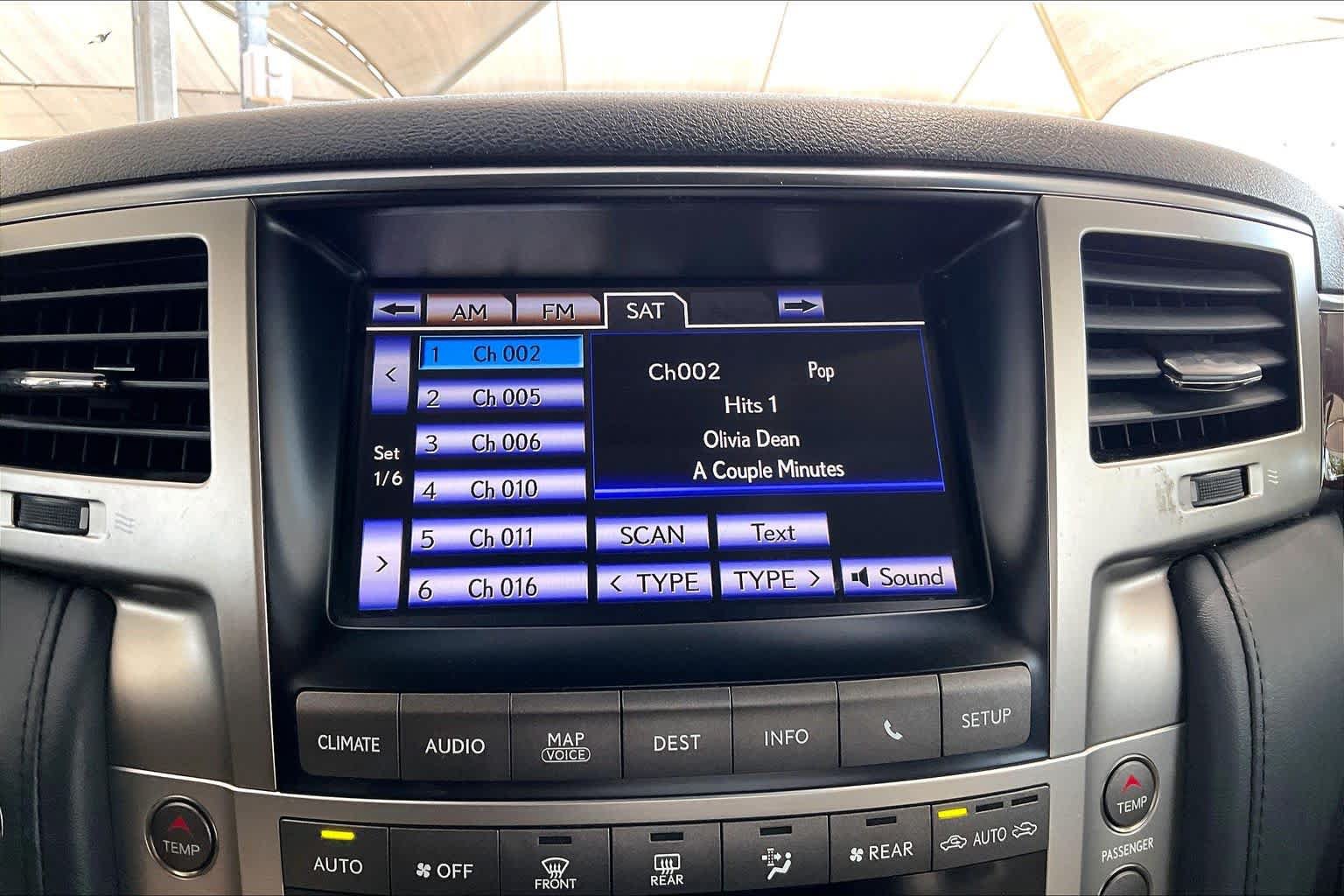 Used 2015 Lexus LX 570 4WD image 32