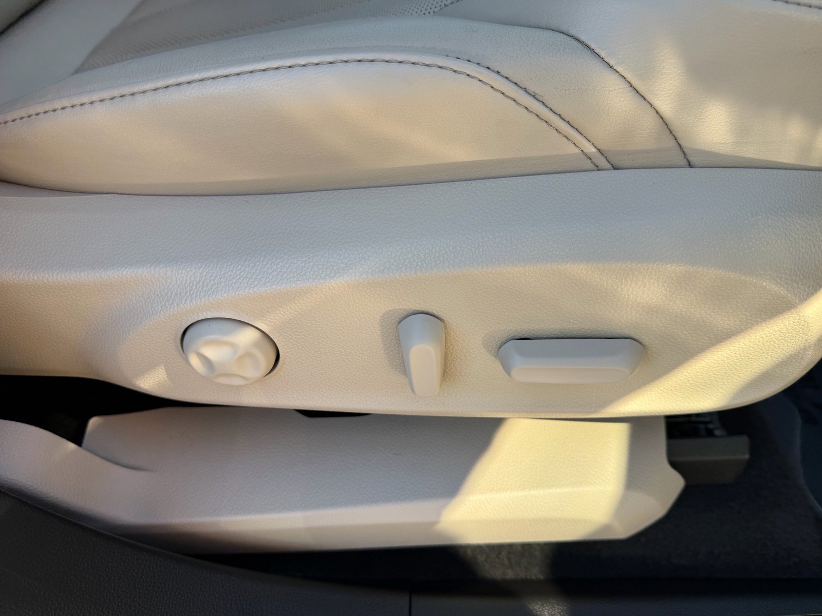 Used 2020 Buick Envision Premium w/ LPO, Active Package image 13