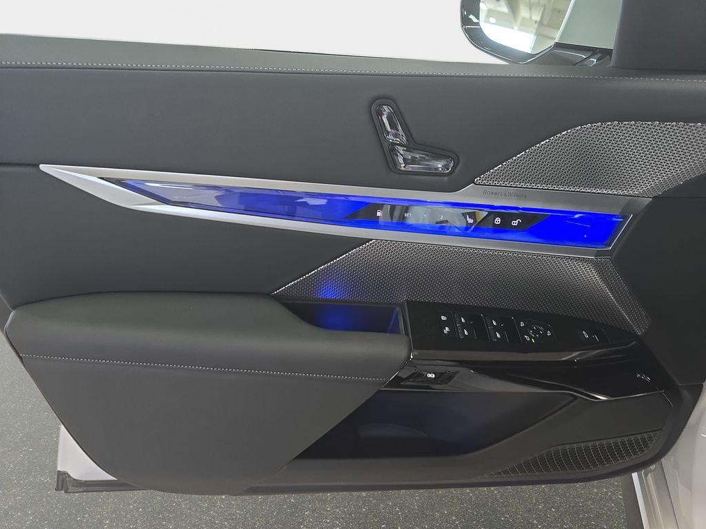 New 2026 BMW 750e xDrive w/ Premium Package image 21