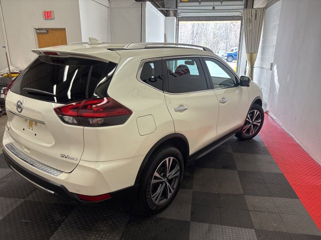 Used 2019 Nissan Rogue SV w/ Premium Package image 11