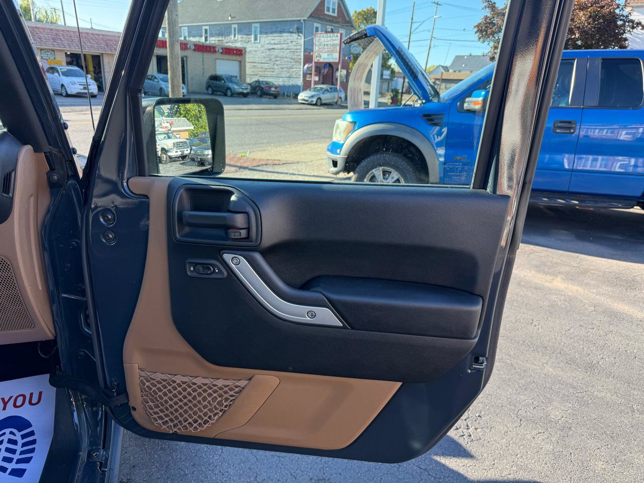 Used 2018 Jeep Wrangler Unlimited Rubicon w/ Connectivity Group AWD/4WD image 40