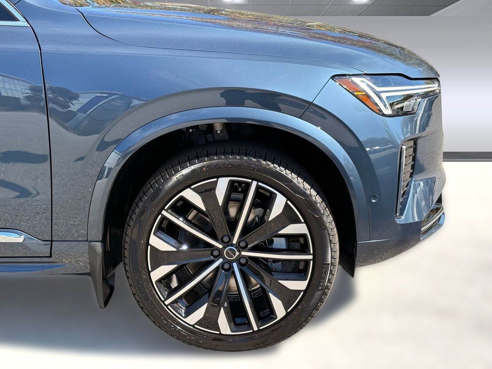 New 2026 Volvo XC90 B6 Plus w/ Protection Package image 12