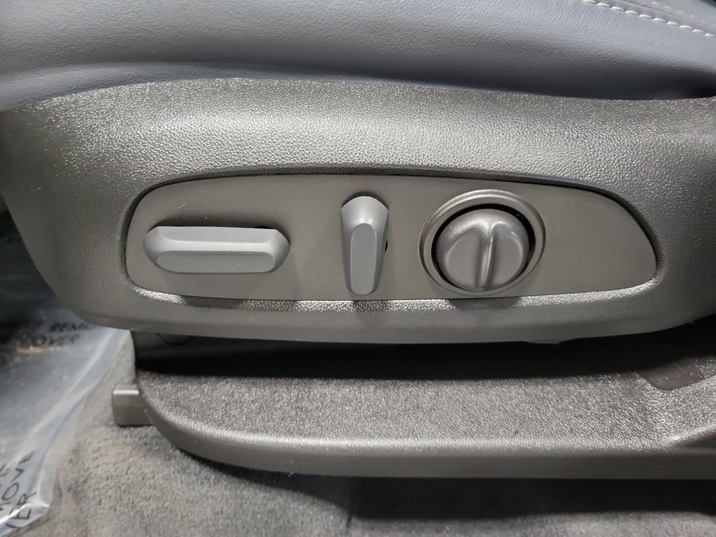 Used 2023 Buick Enclave Essence w/ Experience Buick Package AWD/4WD image 35