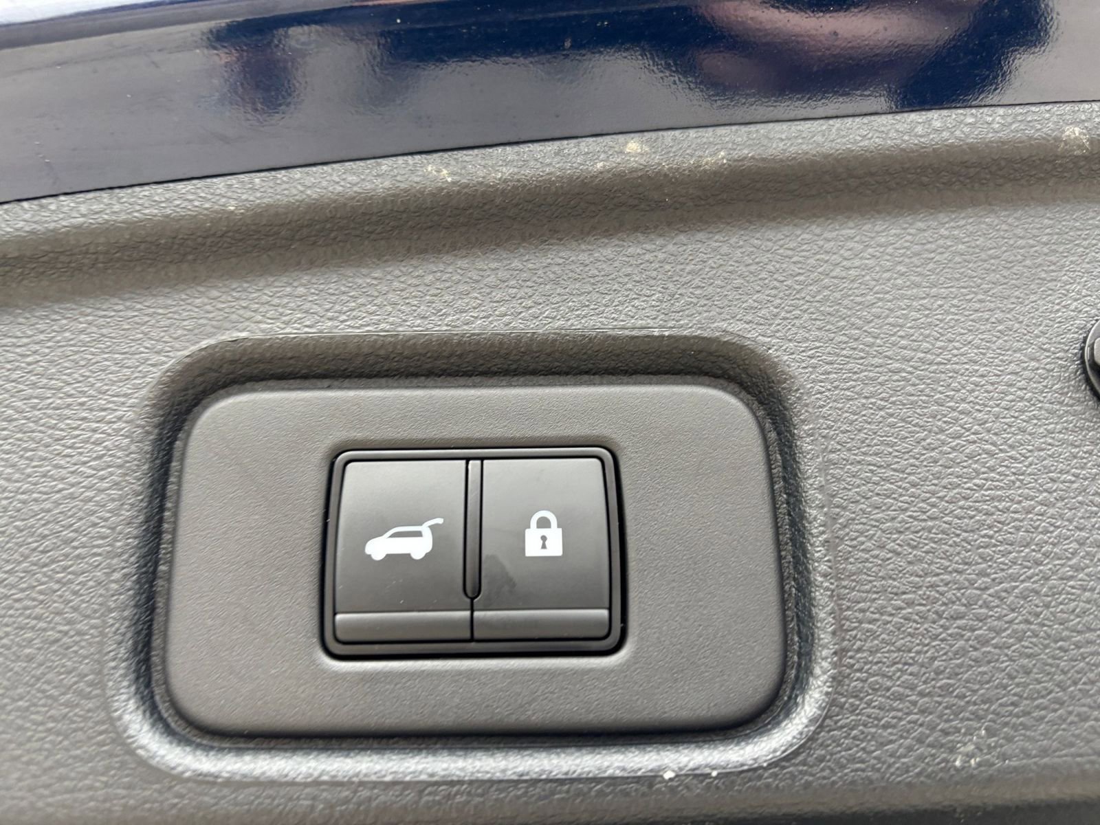 Used 2025 Nissan Pathfinder SV image 23