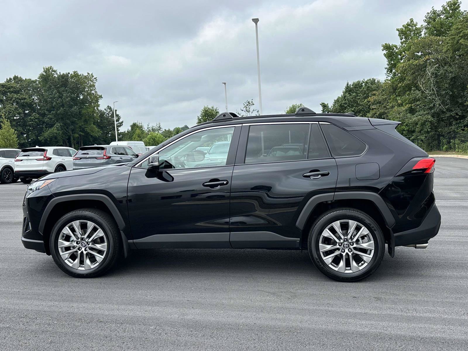 Used 2025 Toyota RAV4 XLE Premium FWD image 24