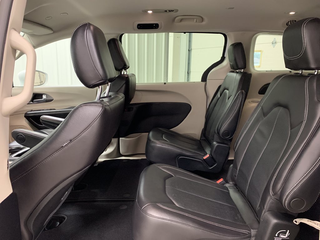 Used 2022 Chrysler Pacifica Touring-L AWD/4WD image 20